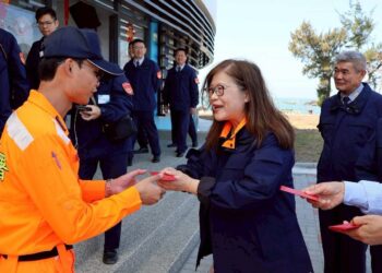 轉發本會海巡署中部分署 【賴清德總統蒞臨布袋漁港安檢所,慰勉海巡同仁堅守第一線】 轉發本會海巡署中部分署 【賴清德總統蒞臨布袋漁港安檢所,慰勉海巡同仁堅守第一線】