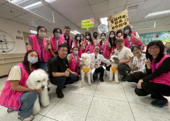 大仁科大萌犬陪伴服務前進高榮台南 大仁科大萌犬陪伴服務前進高榮台南