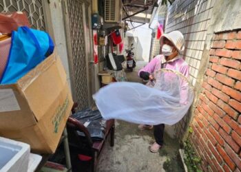 雨後積水是病媒蚊孳生大溫床,把握一週防治關鍵期,加強清除孳生源! 雨後積水是病媒蚊孳生大溫床,把握一週防治關鍵期,加強清除孳生源!