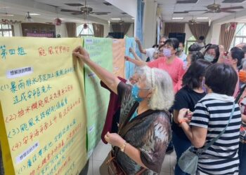 安平區公所辦理社區營造同學會，邀請社區居民在互動同樂同時學習審議民主，培養社區參與意識!