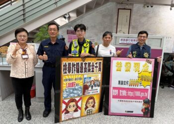 首創潮州警察廟農民曆 接地氣宣導反詐、交通及婦幼安全 首創潮州警察廟農民曆 接地氣宣導反詐、交通及婦幼安全