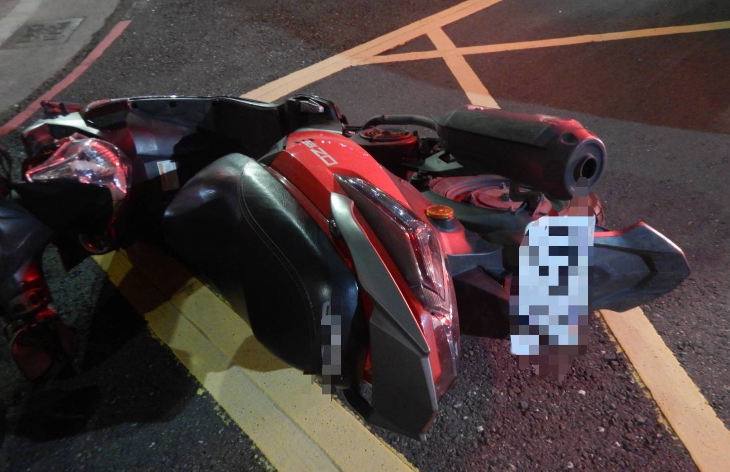 三民區鐵新二街二機車碰撞2騎士受傷送醫