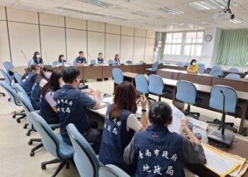 臺南市農村社區土地重劃區抵費地順利完成開標 黃偉哲期望促進土地活化利用 臺南市農村社區土地重劃區抵費地順利完成開標 黃偉哲期望促進土地活化利用