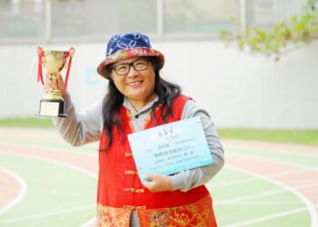 退而不休傳承客家文化 臺南市新市國小謝明麟退休教師榮獲教育奉獻獎殊榮