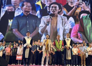 萬人齊聚岡山挺岱樺 寫下高雄初選最大場面 萬人齊聚岡山挺岱樺 寫下高雄初選最大場面