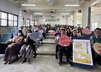 南市113學年度第一次學生輔諮中心會議 教育局長鄭新輝到場勉勵專業輔導人員 預祝中秋佳節快樂