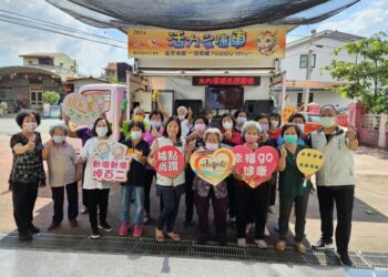 南市活力文康車結合體適能 黃偉哲:走入社區為偏鄉長者注入新活力