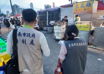 蠟瓶糖!繽紛色彩恐藏危害,臺南市政府把關,衛生局展開夜市及通路稽查 蠟瓶糖!繽紛色彩恐藏危害,臺南市政府把關,衛生局展開夜市及通路稽查