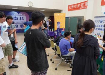 南市勞工局與南部科學園區管理局合辦「南科追夢.北青南漂二部曲招募活動」 鼓勵青年學子來臺南安居就業 南市勞工局與南部科學園區管理局合辦「南科追夢.北青南漂二部曲招募活動」 鼓勵青年學子來臺南安居就業