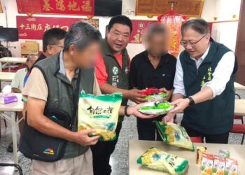 黃偉哲指示全面戒備山陀兒颱風防災應變 社會局長前往白河、麻豆避難收容處所關懷撤離居民