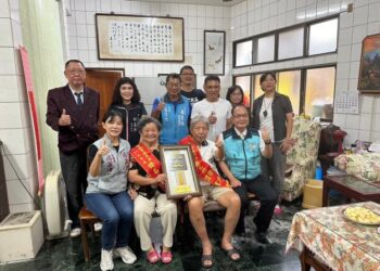 鑽石婚典範 六十載相守不渝