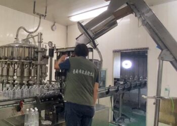 臺南市政府衛生局公布113年包裝及盛裝飲用水製造業執行稽查抽驗結果。 臺南市政府衛生局公布113年包裝及盛裝飲用水製造業執行稽查抽驗結果。