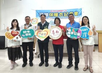 南巿在地企業捐逾1,400件保暖衣 黃偉哲感謝與市府公私協力照顧弱勢 南巿在地企業捐逾1,400件保暖衣 黃偉哲感謝與市府公私協力照顧弱勢
