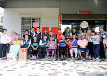 南市百歲人瑞340位 重陽節前夕黃偉哲訪百歲人瑞：棒棒糖可能是長壽秘訣