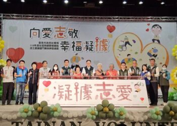 南市表揚123位社區關懷據點績優志工年齡總合近萬歲 黃偉哲肯定無私奉獻精神 南市表揚123位社區關懷據點績優志工年齡總合近萬歲 黃偉哲肯定無私奉獻精神