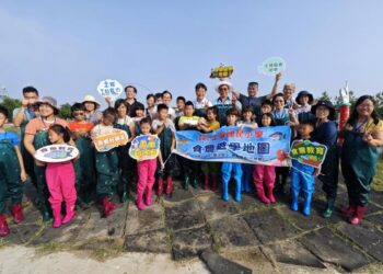 南市食農遊學地圖假日親子育樂營場場精彩 親師生化身一日漁夫 體驗在地養殖文化 南市食農遊學地圖假日親子育樂營場場精彩 親師生化身一日漁夫 體驗在地養殖文化