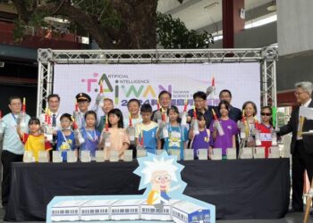 點燃科學熱情 2024年臺灣科普環島列車 臺南站熱鬧啟動 點燃科學熱情 2024年臺灣科普環島列車 臺南站熱鬧啟動