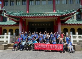 高雄榮家養護長輩　搭捷運暢遊大東公園賞景吃美食暨高榮家訓