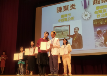 樂在服務!中西區公所志工陳東炎榮獲「中華民國志願服務協會」第22屆「二等志願服務獎章」。 樂在服務!中西區公所志工陳東炎榮獲「中華民國志願服務協會」第22屆「二等志願服務獎章」。