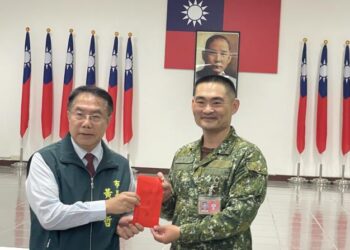 黃偉哲市長探視新訓役男感謝部隊照顧臺南子弟兵 黃偉哲市長探視新訓役男感謝部隊照顧臺南子弟兵