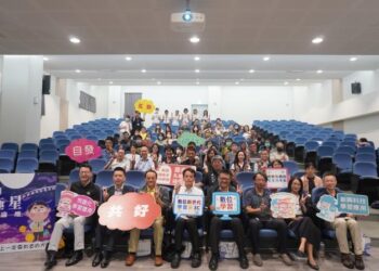 開創數位教育新篇章 南市攜手家長團體辦理首場「家長數位學習宣講」 教育部副司長親自到場宣講