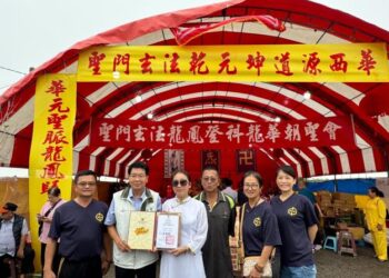 無極廣華聖華宮捐贈7,000公斤白米 黃偉哲感謝公私協力造福社福團體 無極廣華聖華宮捐贈7,000公斤白米 黃偉哲感謝公私協力造福社福團體