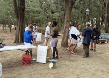 美國南加州衝浪品牌Vast 十週年環島衝浪永續之旅，攜手在地團體齊聚漁光島淨灘、享受衝浪