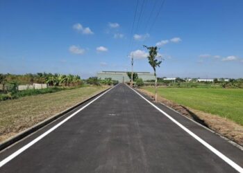 黃偉哲視察善化農地重劃區農水路改善成果,攜手農水署打造優良農業生產環境,增進農業永續經營 黃偉哲視察善化農地重劃區農水路改善成果,攜手農水署打造優良農業生產環境,增進農業永續經營