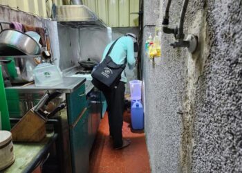 南市確診第23例登革熱境外移入病例,市長黃偉哲籲請民眾返國後有發燒速速就醫,以免斑蚊叮咬後傳染給家人! 南市確診第23例登革熱境外移入病例,市長黃偉哲籲請民眾返國後有發燒速速就醫,以免斑蚊叮咬後傳染給家人!