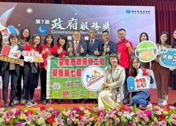南市府榮獲2座「政府服務獎」 黃偉哲市長:推展創新服務新實力 南市府榮獲2座「政府服務獎」 黃偉哲市長:推展創新服務新實力