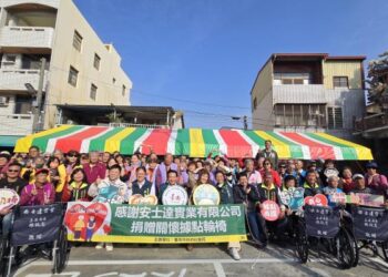 安士達公司捐贈南巿府60輛輪椅 黃偉哲:嘉惠社區據點長者暢行無礙 安士達公司捐贈南巿府60輛輪椅 黃偉哲:嘉惠社區據點長者暢行無礙