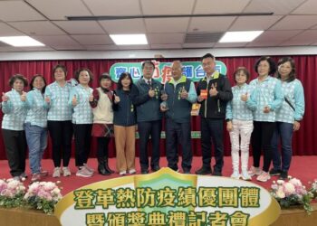 感謝登革熱基層防疫團隊無私奉獻 市長黃偉哲頒發優良里長、志工獎勵! 感謝登革熱基層防疫團隊無私奉獻 市長黃偉哲頒發優良里長、志工獎勵!