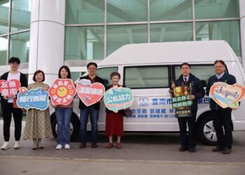 郭昭輝、郭昭慧及昱泰電子股份有限公司捐贈復康巴士 黃偉哲感謝攜手打造無礙友善城市 郭昭輝、郭昭慧及昱泰電子股份有限公司捐贈復康巴士 黃偉哲感謝攜手打造無礙友善城市