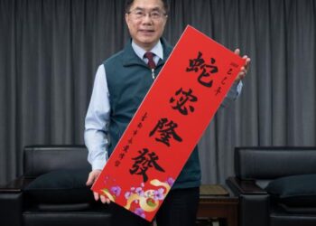 市長黃偉哲以賀詞「蛇宓隆發」 祝福全體市民平安喜樂一整年 市長黃偉哲以賀詞「蛇宓隆發」 祝福全體市民平安喜樂一整年
