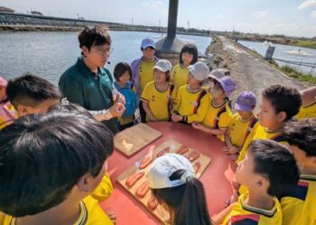 「動手做、下田做」 南市食農教育培養學子對食物與環境的尊重及感恩 「動手做、下田做」 南市食農教育培養學子對食物與環境的尊重及感恩