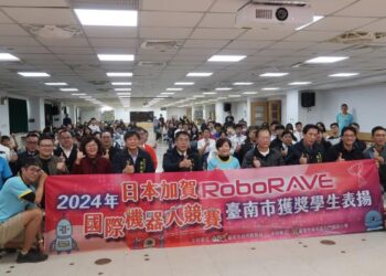 臺南代表隊勇獲日本加賀「RoboRAVE國際機器人大賽」28面獎牌 黃偉哲市長表揚 讚許學子傑出表現 臺南代表隊勇獲日本加賀「RoboRAVE國際機器人大賽」28面獎牌 黃偉哲市長表揚 讚許學子傑出表現