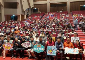 「生命搖滾」傳遞希望 南市教育局攜手玫瑰墓樂團激勵學子正向成長 「生命搖滾」傳遞希望 南市教育局攜手玫瑰墓樂團激勵學子正向成長