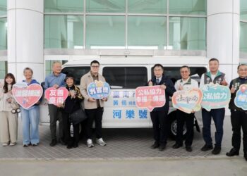 黃偈先生捐贈復康巴士 黃偉哲感謝善心長伴臺南市民 共創無礙友善城市 黃偈先生捐贈復康巴士 黃偉哲感謝善心長伴臺南市民 共創無礙友善城市