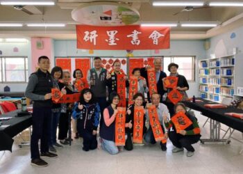 114年迎乙巳新春,安平區公所攜手臺南市研墨書會及安平開台天后宮辦理春聯活動熱鬧圓滿! 114年迎乙巳新春,安平區公所攜手臺南市研墨書會及安平開台天后宮辦理春聯活動熱鬧圓滿!