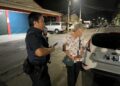 婦人服藥後路上遊蕩 暖心內埔警協助返家 婦人服藥後路上遊蕩 暖心內埔警協助返家