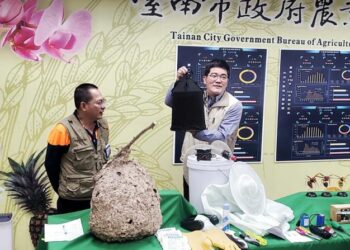 捕蜂捉蛇有專線 服務最便利 全年無休有專業 安全有保障 捕蜂捉蛇有專線 服務最便利 全年無休有專業 安全有保障