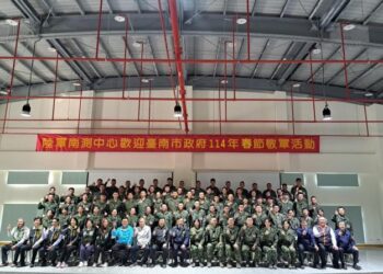 春節節前夕民政局長率團赴陸軍南區測考中心勞軍