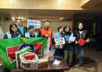 「寒冬送暖 愛心同行」安平區公所攜手育平社區與救國團關懷獨居長輩 「寒冬送暖 愛心同行」安平區公所攜手育平社區與救國團關懷獨居長輩