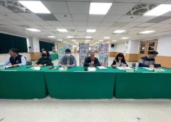 南市召開「113年登革熱防治成果暨114年防疫精進討論會」,強化登革熱防治,共同守護健康家園! 南市召開「113年登革熱防治成果暨114年防疫精進討論會」,強化登革熱防治,共同守護健康家園!