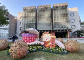 民治廣場打造金蛇年節慶盛景 傳統與現代相融展現「蛇宓隆發」濃濃過年氣息 民治廣場打造金蛇年節慶盛景 傳統與現代相融展現「蛇宓隆發」濃濃過年氣息