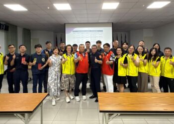 環島漢堡餐車直接開進分局啦！潮州警友辦事處警察節前夕暖心慰問員警