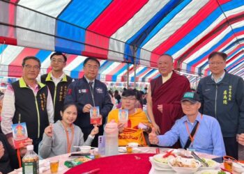 黃偉哲感謝各公益慈善團體於農曆年前共同捐輸紅包助弱勢福蛇迎春過好年 黃偉哲感謝各公益慈善團體於農曆年前共同捐輸紅包助弱勢福蛇迎春過好年