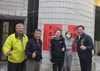 臺南網球好手林家文勇奪2025年澳網聽障錦標賽女子雙打金牌及單打銅牌 體育局長陳良乾張貼紅榜表達恭賀 臺南網球好手林家文勇奪2025年澳網聽障錦標賽女子雙打金牌及單打銅牌 體育局長陳良乾張貼紅榜表達恭賀