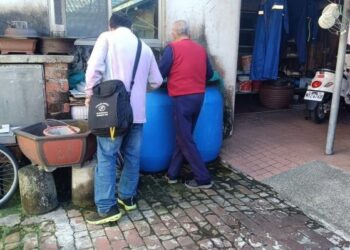 南市確診二例境外移入屈公病,市長黃偉哲請民眾出國旅遊記得做好防蚊措施,避免被蚊蟲叮咬而染疫! 南市確診二例境外移入屈公病,市長黃偉哲請民眾出國旅遊記得做好防蚊措施,避免被蚊蟲叮咬而染疫!