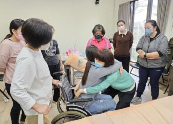 南市勞工局新年度「照顧服務員職業訓練專班」開始招生 年年培育近千照服人才投入長照產業 就業率達8成 更獲勞動部考核辦訓優等 南市勞工局新年度「照顧服務員職業訓練專班」開始招生 年年培育近千照服人才投入長照產業 就業率達8成 更獲勞動部考核辦訓優等